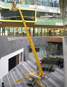 南山高空作業車、升降機與腳手架租賃 深圳本地服務與貨梯制造全解析